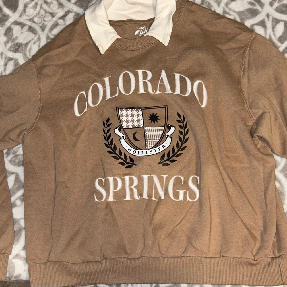 Hollister Men's Tan Crewneck Sweater